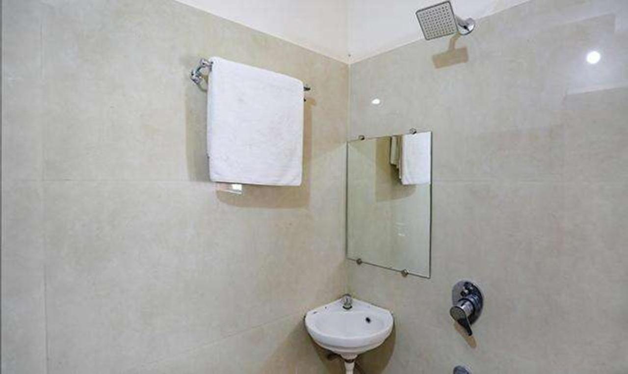 Fabhotel Fortune Residency 印多尔 外观 照片